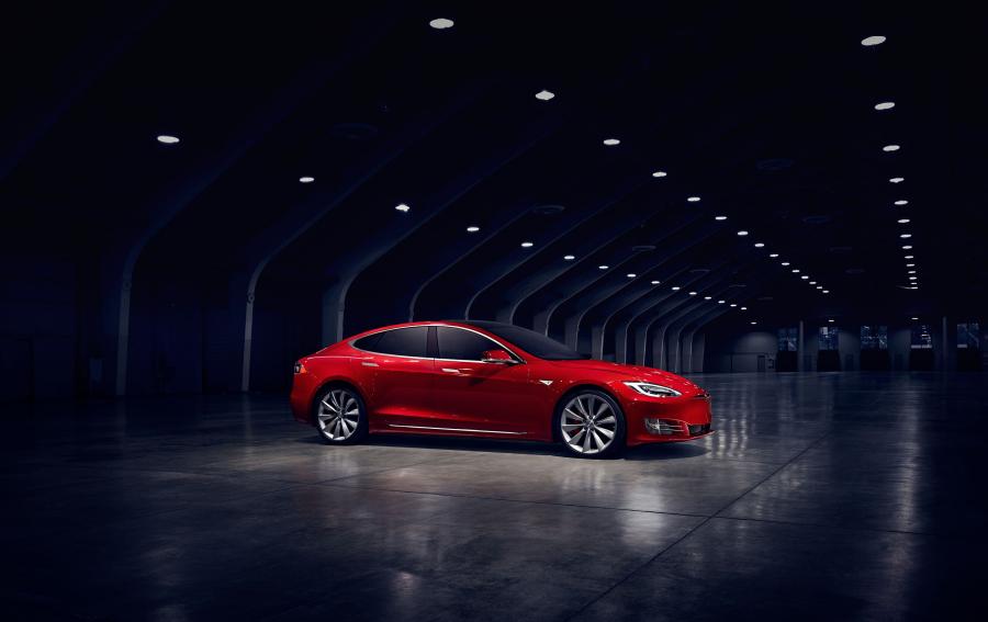  Tesla Model S P90D 2016 года  (фото 2 из 6)